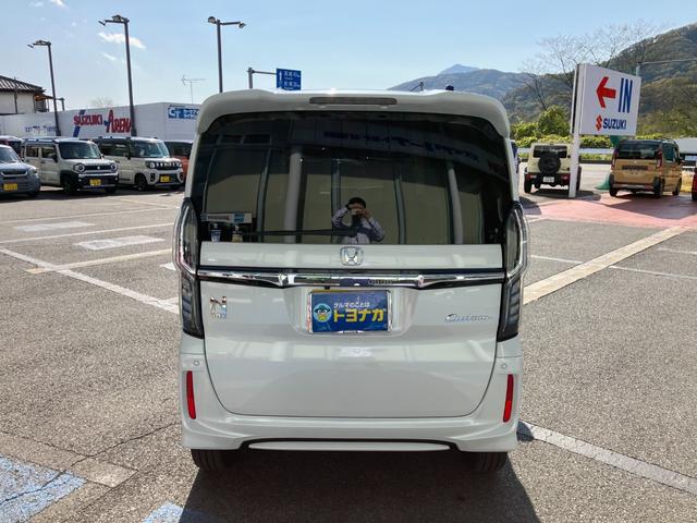 N-BOXカスタム G・Lターボホンダセンシング 4WD フルセグナビ バックカメラ ドライブレコーダー シートヒーター ビルトインETC 両側電動スライド パドルシフト オートクルーズコントロール パーキングセンサー 車線逸脱抑制 LEDヘッドライト(7枚目)