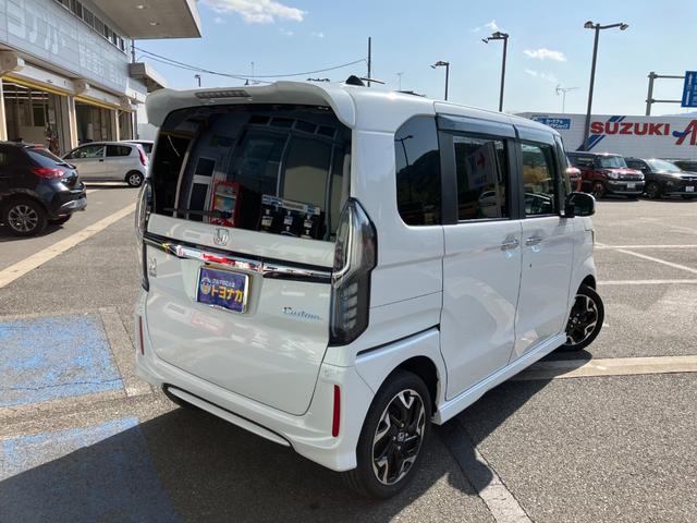 N-BOXカスタム G・Lターボホンダセンシング 4WD フルセグナビ バックカメラ ドライブレコーダー シートヒーター ビルトインETC 両側電動スライド パドルシフト オートクルーズコントロール パーキングセンサー 車線逸脱抑制 LEDヘッドライト(8枚目)