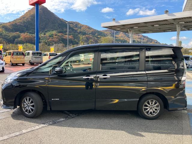 セレナ ハイウェイスターＶ　４ＷＤ　エマージェンシーブレキーキ　９インチフルセグナビ　ルーフモニター　バックカメラ　プロパイロット　ビルトインＥＴＣ　両側電動スライドドア　ハンズフリースライド　パーキングセンサー　車線逸脱抑制　ＬＥＤヘッドライト　オートハイビーム（4枚目）