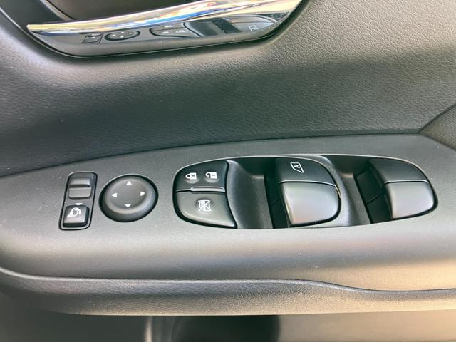 セレナ ハイウェイスターＶ　４ＷＤ　エマージェンシーブレキーキ　９インチフルセグナビ　ルーフモニター　バックカメラ　プロパイロット　ビルトインＥＴＣ　両側電動スライドドア　ハンズフリースライド　パーキングセンサー　車線逸脱抑制　ＬＥＤヘッドライト　オートハイビーム（25枚目）