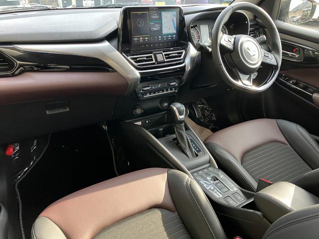 フロンクス ベースグレード　４ＷＤ　デュアルセンサーブレーキＩＩ　純正スズキコネクト９インチナビ　全方位カメラ　シートヒーター　ＥＴＣ　アダプティブクルーズ　パーキングセンサー　パドルシフト　ＬＥＤヘッドライト　ワイヤレス充電器　ヒルディセント　グリップコントロール（9枚目）