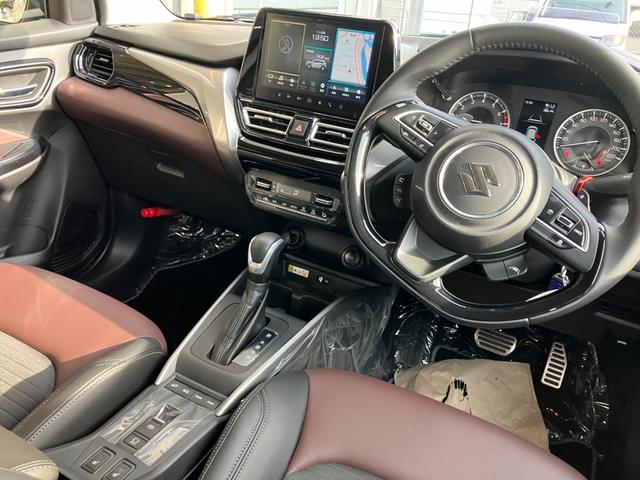 フロンクス ベースグレード　４ＷＤ　デュアルセンサーブレーキＩＩ　純正スズキコネクト９インチナビ　全方位カメラ　シートヒーター　ＥＴＣ　アダプティブクルーズ　パーキングセンサー　パドルシフト　ＬＥＤヘッドライト　ワイヤレス充電器　ヒルディセント　グリップコントロール（10枚目）