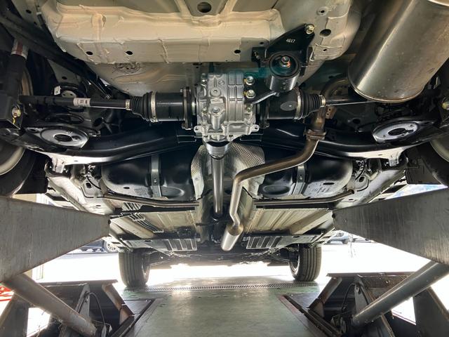 フロンクス ベースグレード　４ＷＤ　デュアルセンサーブレーキＩＩ　純正スズキコネクト９インチナビ　全方位カメラ　シートヒーター　ＥＴＣ　アダプティブクルーズ　パーキングセンサー　パドルシフト　ＬＥＤヘッドライト　ワイヤレス充電器　ヒルディセント　グリップコントロール（43枚目）