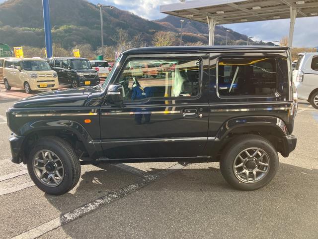 ジムニー ＸＣ　４ＷＤ　デュアルセンサーブレーキ　ダムドリトルＧ仕様　シートヒーター　クルーズコントロール　ヒルディセントコントロール　ＬＥＤヘッドライト　フォグランプ　オートハイビーム　パーキングセンサー　キーフリー　純正アルミ　電動格納ドアミラー（4枚目）