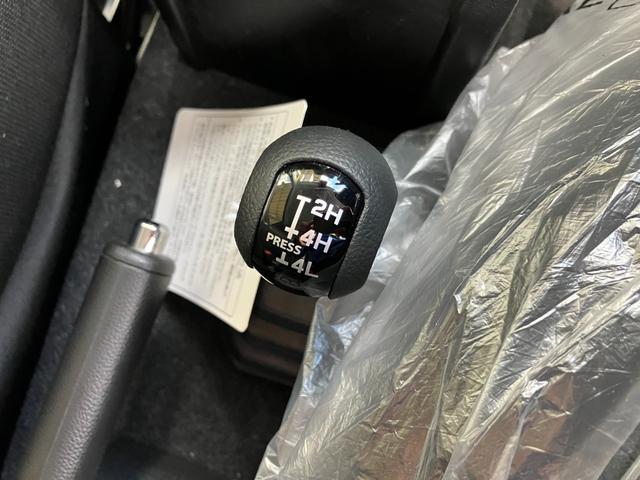 ジムニー ＸＣ　４ＷＤ　デュアルセンサーブレーキ　ダムドリトルＧ仕様　シートヒーター　クルーズコントロール　ヒルディセントコントロール　ＬＥＤヘッドライト　フォグランプ　オートハイビーム　パーキングセンサー　キーフリー　純正アルミ　電動格納ドアミラー（13枚目）