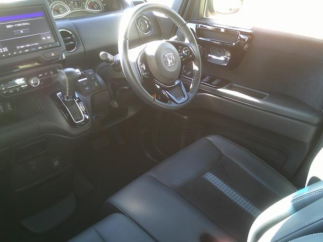 N-BOXカスタム Lターボ 4WD ホンダセンシング 純正8インチフルセグナビ バックカメラ ドライブレコーダー ビルトインETC シートヒーター 両側電動スライドドア アダプティブクルーズコントロール パーキングsンサー LEDヘッドライト(9枚目)