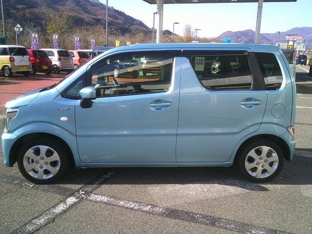 ワゴンＲ ハイブリッドＦＸ　４ＷＤ　社外メモリーナビＴＶ　バックカメラ　ＥＴＣ　シートヒーター　キーレースキー　オートエアコン　エコクール　１４インチアルミ　電動格納ドアミラー　セキュリティアラーム　スモークガラス（5枚目）