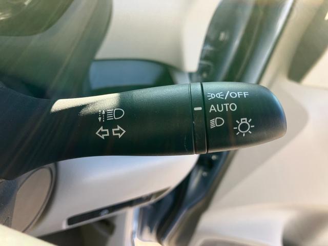 ���I�[�g���C�g���n�C�r�[���A�V�X�g�����̖͂��邳�����m���Ď����Ń��C�g�_�����Ă���g���l���Ȃǂŕ֗��ł��B����ɁI�Ό��ԂȂǂ����m���ăn�C�̃��[�������Ő؂�ւ��Ă���܂��B