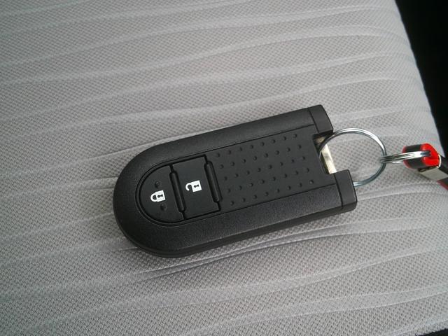 ミライース G リミテッドSAIII 4WD スマートアシスト 純正フルセグSDナビ バックカメラ ドライブレコーダー シートヒーター LEDヘッドライト オートライトオートハイビーム オートエアコン パーキングセンサー 車線逸脱警報機能 スマートキー(17枚目)