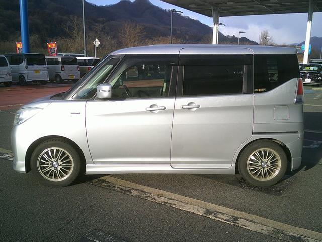 �C���e���A�́A�J���������o����V�����g���[�f�U�C���̃Z���^�[���[�^�[�A�`���R�[���O���[����Ƃ����V�[�g�\����̗p�I