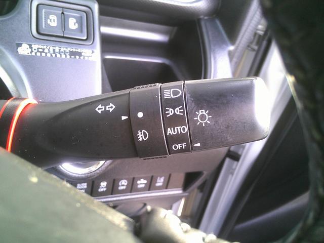 ���I�[�g���C�g���n�C�r�[���A�V�X�g�����̖͂��邳�����m���Ď����Ń��C�g�_�����Ă���g���l���Ȃǂŕ֗��ł��B����ɁI�Ό��ԂȂǂ����m���ăn�C�̃��[�������Ő؂�ւ��Ă���܂��B