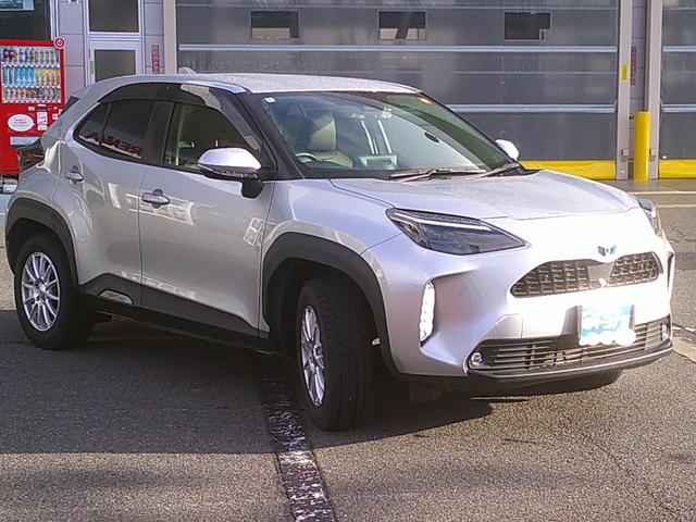 ヤリスクロス ハイブリッドＺ　４ＷＤ　トヨタセーフティセンス　純正８インチディスプレイオーディオ　メモリーナビ　パノラマモニター　ドライブレコーダー　ビルトインＥＴＣ　パワーシート　シートヒーター　レーダークルーズコントロール　パーキングセンサー（3枚目）