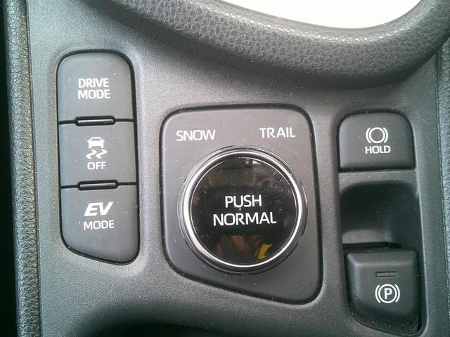 ヤリスクロス ハイブリッドＺ　４ＷＤ　トヨタセーフティセンス　純正８インチディスプレイオーディオ　メモリーナビ　パノラマモニター　ドライブレコーダー　ビルトインＥＴＣ　パワーシート　シートヒーター　レーダークルーズコントロール　パーキングセンサー（15枚目）