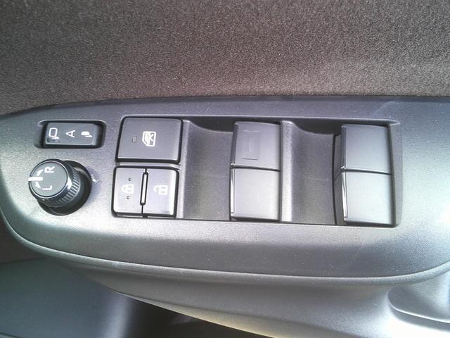 ヤリスクロス ハイブリッドＺ　４ＷＤ　トヨタセーフティセンス　純正８インチディスプレイオーディオ　メモリーナビ　パノラマモニター　ドライブレコーダー　ビルトインＥＴＣ　パワーシート　シートヒーター　レーダークルーズコントロール　パーキングセンサー（24枚目）