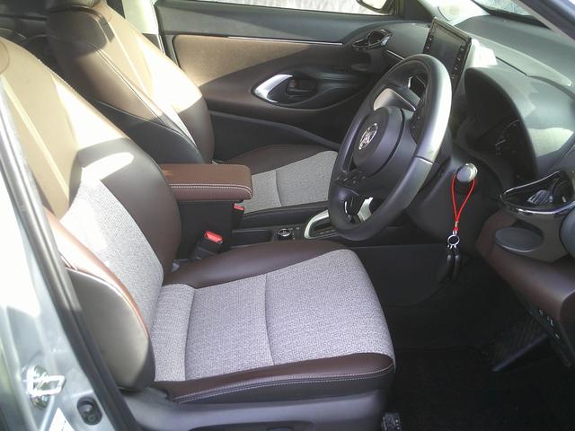 ヤリスクロス ハイブリッドＺ　４ＷＤ　トヨタセーフティセンス　純正８インチディスプレイオーディオ　メモリーナビ　パノラマモニター　ドライブレコーダー　ビルトインＥＴＣ　パワーシート　シートヒーター　レーダークルーズコントロール　パーキングセンサー（25枚目）