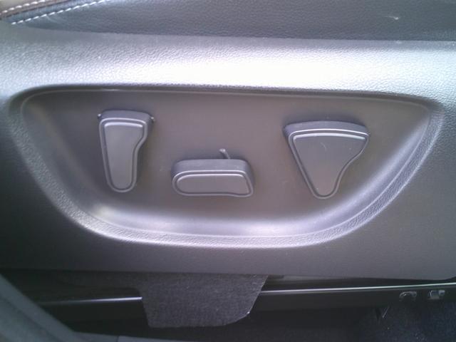 ヤリスクロス ハイブリッドＺ　４ＷＤ　トヨタセーフティセンス　純正８インチディスプレイオーディオ　メモリーナビ　パノラマモニター　ドライブレコーダー　ビルトインＥＴＣ　パワーシート　シートヒーター　レーダークルーズコントロール　パーキングセンサー（26枚目）