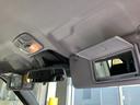 運転席と助手席のサンバイザー裏にバニティミラーが付いてます!身だしなみチェック!!