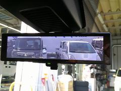 「インテリジェント　ルームミラー」後方の交通状況を確認する高解像度カメラとその画像を映し出す液晶モニターを内蔵したルームミラーです！ 4