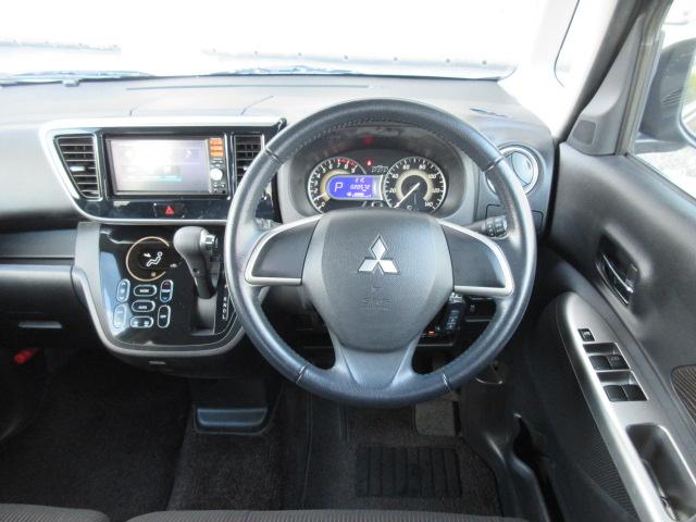ｅＫスペースカスタム カスタムＴ　純正ナビ／Ｂカメラ／横滑防止／オート付ＨＩＤ＆フォグ／純１５ＡＷ／オート格納ミラー／ウィンカーミラー／インテリキー／プッシュスタート／革巻ステア／ＥＴＣ／ドアバイザー／（41枚目）