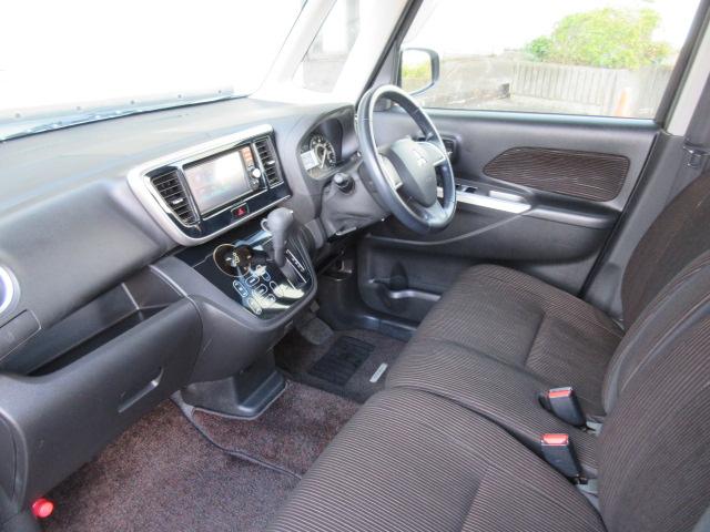 ｅＫスペースカスタム カスタムＴ　純正ナビ／Ｂカメラ／横滑防止／オート付ＨＩＤ＆フォグ／純１５ＡＷ／オート格納ミラー／ウィンカーミラー／インテリキー／プッシュスタート／革巻ステア／ＥＴＣ／ドアバイザー／（43枚目）