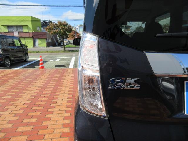 ｅＫスペースカスタム カスタムＴ　純正ナビ／Ｂカメラ／横滑防止／オート付ＨＩＤ＆フォグ／純１５ＡＷ／オート格納ミラー／ウィンカーミラー／インテリキー／プッシュスタート／革巻ステア／ＥＴＣ／ドアバイザー／（66枚目）