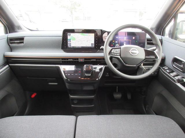 ご納車後も安心なプレミアム保証をご提案いたします。ナビや電装品、エアコンなども含めた６００項目の充実した保証内容と安心のロードサービス付帯でサポートいたします。詳細はお尋ねください。