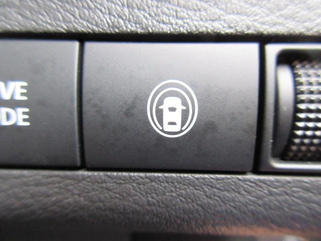 ご納車後も安心なプレミア保証をご提案いたします。ナビや電装品、エアコンなども含めた６００項目の充実した保証内容と安心のロードサービス付帯でサポートいたします。詳細はお尋ねください。