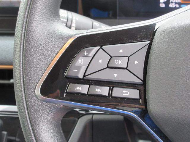 ステアリングにはナビに連動したオーディオスイッチも装備しています！
