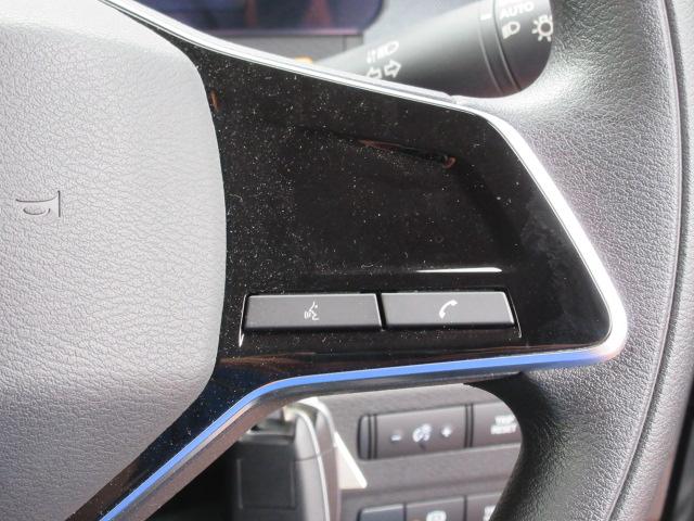 ステアリングにはナビに連動したオーディオスイッチも装備しています！