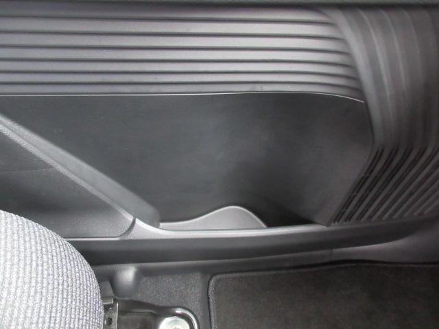 車の中で飲み物を飲むときに欠かせないドリンクホルダーも装備しております♪