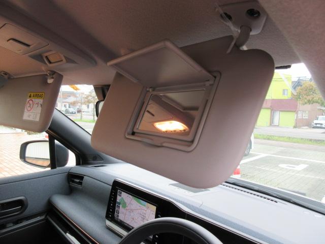 車内で身だしなみチェックもＯＫ！おしゃれな貴方をサポートするバニティミラーも装備しています！