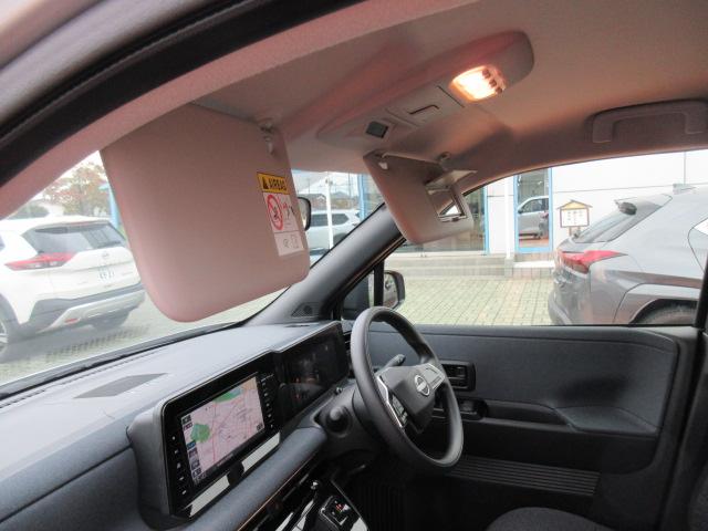 車内で身だしなみチェックもＯＫ！おしゃれな貴方をサポートするバニティミラーも装備しています！