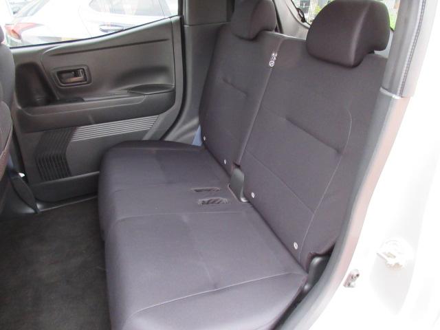 頭上・足元空間ともにゆとりがある後席スペース！ご家族やお友達との楽しいひとときを共有してくれます☆