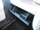 助手席にはグローブボックスのほかに小物を収納できるスペースもあります♪
