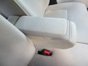 ロングドライブ時の疲労軽減に大きく貢献するアームレストも装備！優しいアイテムですね！