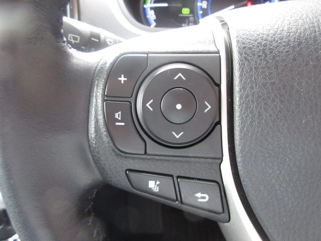 ノア ハイブリッドＳｉ　純正１０型ナビ　フルセグ　Ｂカメラ　フリップダウンモニター　両側電動ドア　セーフティーセンス　ＰＣＳ　ＬＤＡ　オートＬＥＤ＆フォグ　ＥＴＣ２．０　革巻ステアリング　純正１６アルミ　ワンオーナー（13枚目）