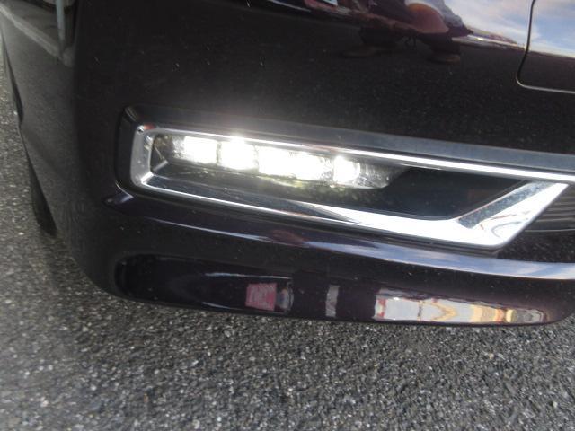 シャトル ハイブリッドＸ　ホンダセンシング　純正ナビ　フルセグ　バックカメラ　オートＬＥＤ＆フォグ　レーダークルーズ　パドルシフト　ハーフレザーシート　シートヒーター　衝突軽減ブレーキ　ＬＫＡ　誤発進抑制　ＥＴＣ　ＤＶＤ　Ｂｌｕｅｔｏｏｔｈ（45枚目）