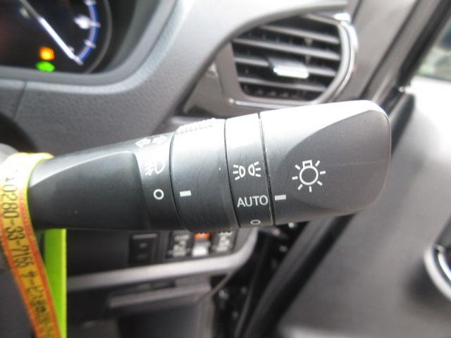 ヴォクシー ハイブリッドＺＳ　煌ＩＩ　純正９型ナビ　フルセグ　Ｂカメラ　ＤＶＤ　ＳＤ録音　Ｂｌｕｅｔｏｏｔｈ　両側電動ドア　セーフティーセンス　ＬＤＡ　ＰＫＳＢ　ＰＣＳ　クルコン　オートＬＥＤ＆フォグ　ＥＴＣ　シートヒーター　純正１６ＡＷ（11枚目）
