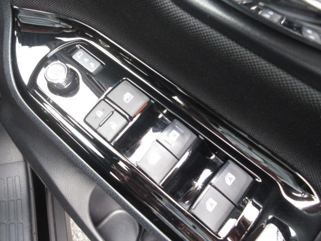 ヴォクシー ハイブリッドＺＳ　煌ＩＩ　純正９型ナビ　フルセグ　Ｂカメラ　ＤＶＤ　ＳＤ録音　Ｂｌｕｅｔｏｏｔｈ　両側電動ドア　セーフティーセンス　ＬＤＡ　ＰＫＳＢ　ＰＣＳ　クルコン　オートＬＥＤ＆フォグ　ＥＴＣ　シートヒーター　純正１６ＡＷ（28枚目）