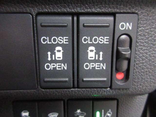 フリードハイブリッド ハイブリッド・G 純正9型ナビ フルセグ Bカメラ ホンダセンシング LKA CMBS レーダークルーズ 両側電動ドア オートLEDライト シートヒーター 半革シート 純正15AW ETC 前後ドラレコ DVD 録音(18枚目)