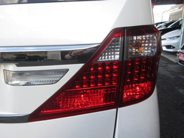 アルファード 240S タイプゴールドII アルパイン9型ナビ フルセグ Bカメラ フリップダウンモニター 両側電動ドア クルコン オート付HID&フォグ パワーバックドア 半革シート 純正18アルミ DVD 音楽録音 Bluetooth(50枚目)