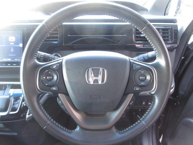 ステップワゴンスパーダ スパーダハイブリッド　Ｇ・ＥＸ　ホンダセンシング　純正９型ナビ　フルセグ　マルチビューカメラ　両側電動ドア　レーダークルーズ　本革　シートヒーター　オートＬＥＤ＆フォグ　ＬＫＡ　ＥＴＣ　わくわくゲート　純正１６ＡＷ　ＡＣ１００Ｖ　Ｂｌｕｅｔｏｏｔｈ（12枚目）