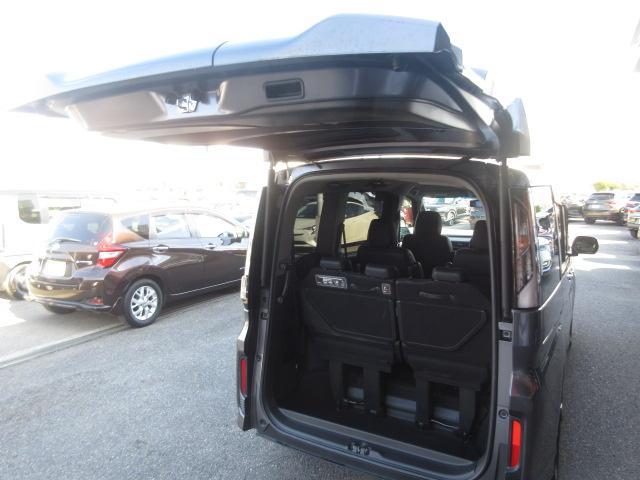 ステップワゴンスパーダ スパーダハイブリッド　Ｇ・ＥＸ　ホンダセンシング　純正９型ナビ　フルセグ　マルチビューカメラ　両側電動ドア　レーダークルーズ　本革　シートヒーター　オートＬＥＤ＆フォグ　ＬＫＡ　ＥＴＣ　わくわくゲート　純正１６ＡＷ　ＡＣ１００Ｖ　Ｂｌｕｅｔｏｏｔｈ（38枚目）