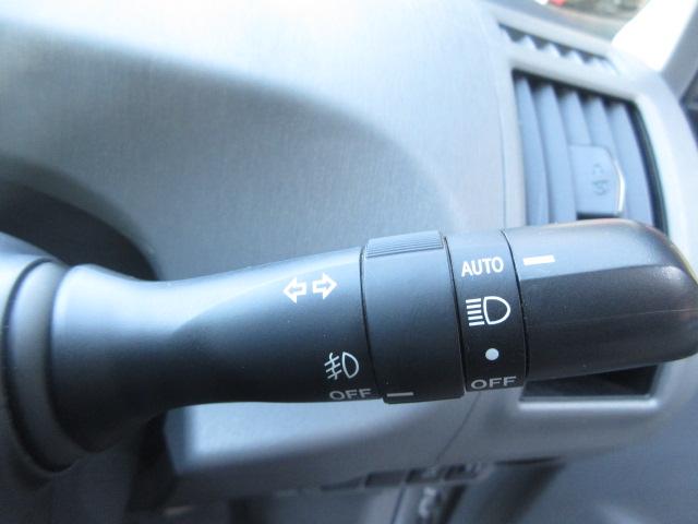 プリウスアルファ Ｓ　チューン　ブラック　純正ナビ　フルセグ　バックカメラ　ＤＶＤ　ＳＤ音楽録音　Ｂｌｕｅｔｏｏｔｈ　ＥＴＣ　スイッチ付革巻ステアリング　オートライト　純正１６インチアルミ　スマートキー　３列シート　リヤスポイラー（15枚目）