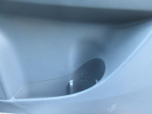 プリウスアルファ Ｓ　チューン　ブラック　純正ナビ　フルセグ　バックカメラ　ＤＶＤ　ＳＤ音楽録音　Ｂｌｕｅｔｏｏｔｈ　ＥＴＣ　スイッチ付革巻ステアリング　オートライト　純正１６インチアルミ　スマートキー　３列シート　リヤスポイラー（22枚目）