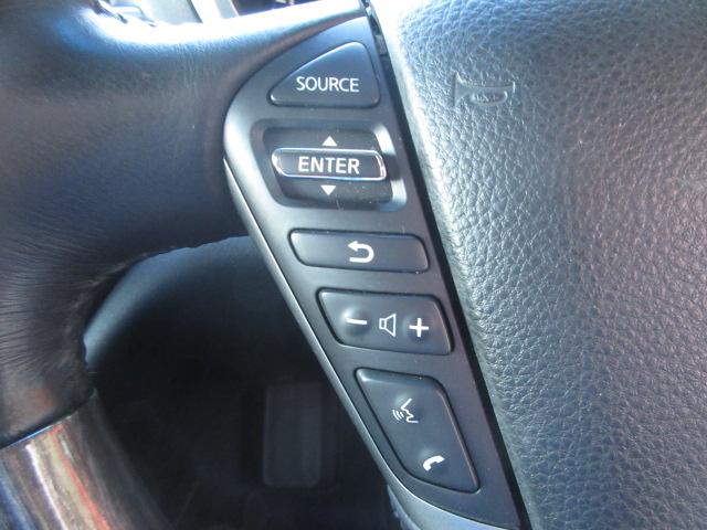 エルグランド ３５０ハイウェイスターアーバンクロムブラックレザー　純正ナビ　全周囲Ｍ　サンルーフ　フリップモニター　シートヒーター　オットマン　ＥＴＣ　コーナーセンサー　両側電動スライドドア　パワーバックドア　オート付ＨＩＤライト＆フォグ　オート格納ウィンカーミラー（12枚目）