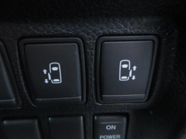 エルグランド ３５０ハイウェイスターアーバンクロムブラックレザー　純正ナビ　全周囲Ｍ　サンルーフ　フリップモニター　シートヒーター　オットマン　ＥＴＣ　コーナーセンサー　両側電動スライドドア　パワーバックドア　オート付ＨＩＤライト＆フォグ　オート格納ウィンカーミラー（16枚目）