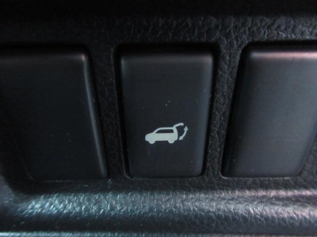 エルグランド ３５０ハイウェイスターアーバンクロムブラックレザー　純正ナビ　全周囲Ｍ　サンルーフ　フリップモニター　シートヒーター　オットマン　ＥＴＣ　コーナーセンサー　両側電動スライドドア　パワーバックドア　オート付ＨＩＤライト＆フォグ　オート格納ウィンカーミラー（17枚目）