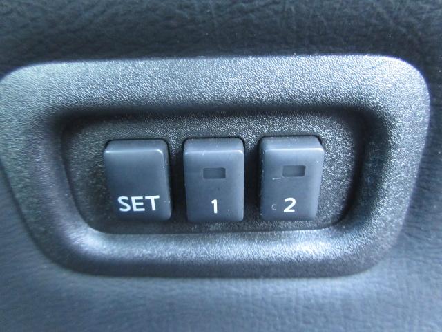 エルグランド ３５０ハイウェイスターアーバンクロムブラックレザー　純正ナビ　全周囲Ｍ　サンルーフ　フリップモニター　シートヒーター　オットマン　ＥＴＣ　コーナーセンサー　両側電動スライドドア　パワーバックドア　オート付ＨＩＤライト＆フォグ　オート格納ウィンカーミラー（19枚目）