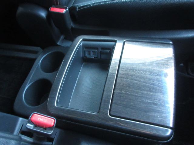 エルグランド ３５０ハイウェイスターアーバンクロムブラックレザー　純正ナビ　全周囲Ｍ　サンルーフ　フリップモニター　シートヒーター　オットマン　ＥＴＣ　コーナーセンサー　両側電動スライドドア　パワーバックドア　オート付ＨＩＤライト＆フォグ　オート格納ウィンカーミラー（27枚目）